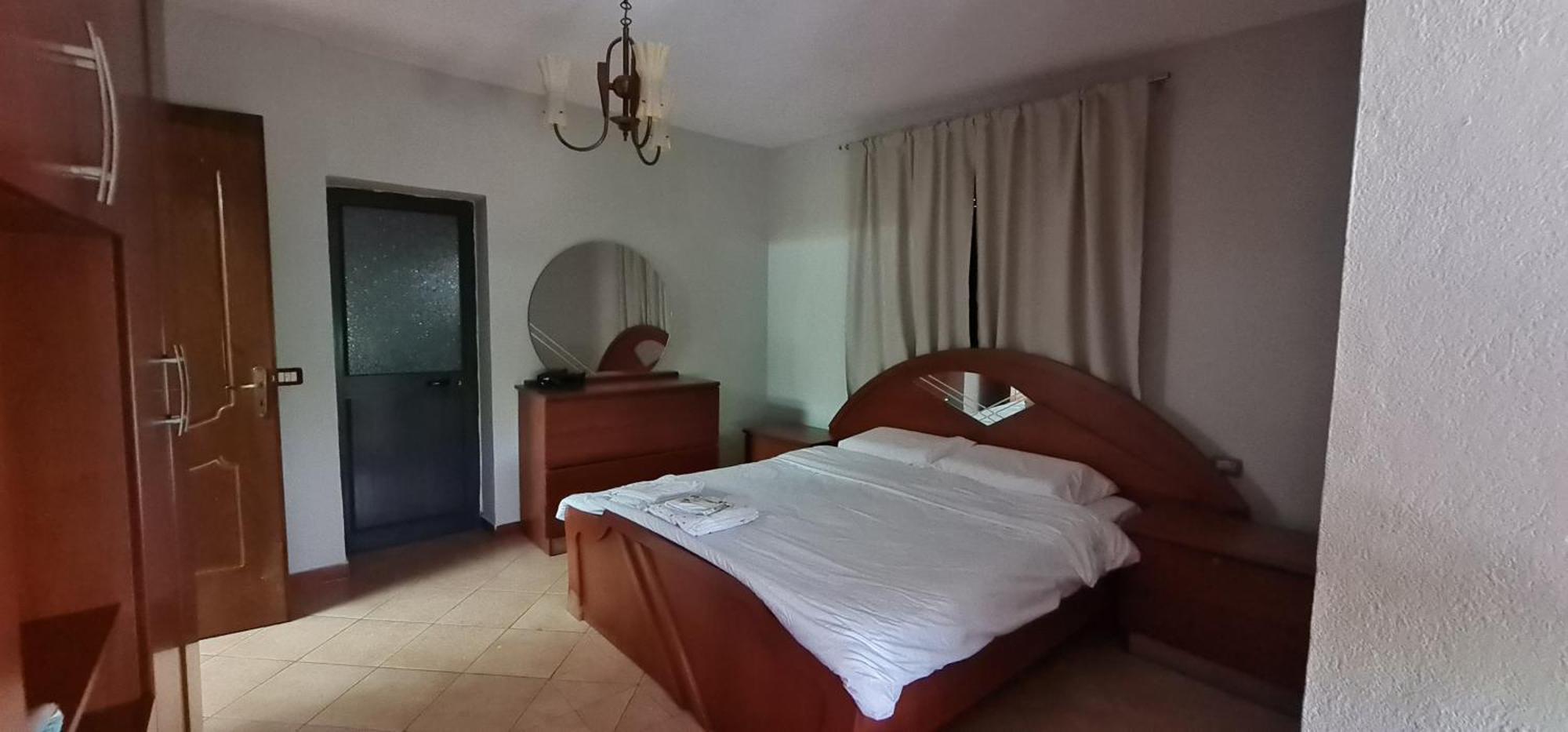 טיראנה Calmly, Spacious Apartment Next To Usa Embassy חדר תמונה